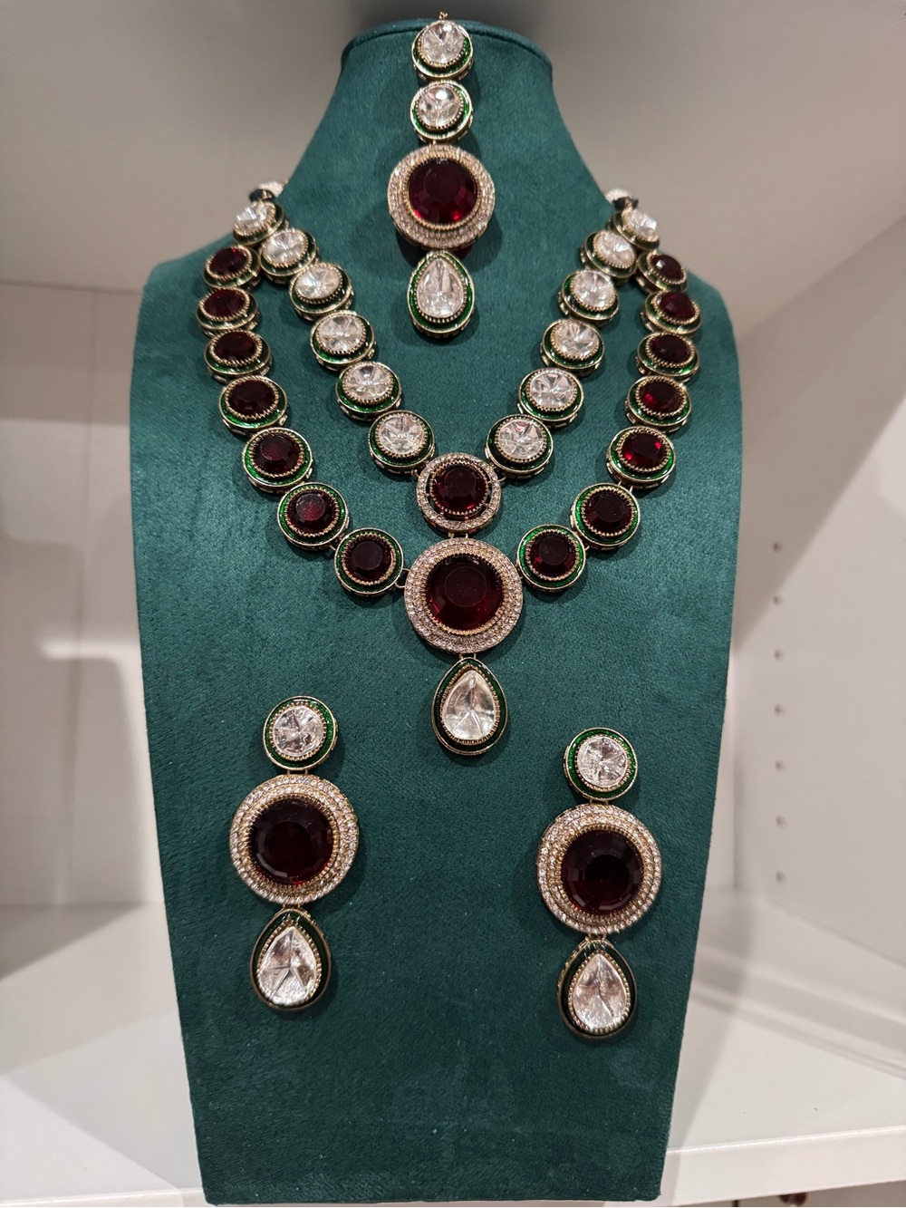 Fashion Jewelry Red and White Layered Crystal Necklace with Matching Earrings